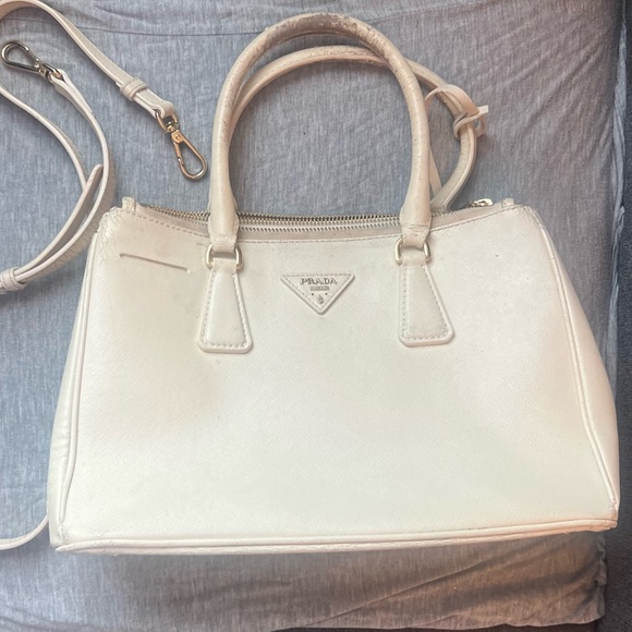 100 % authentic Prada crossbody Saffiano bag. Size Small. Color white. - Picture 1 of 8